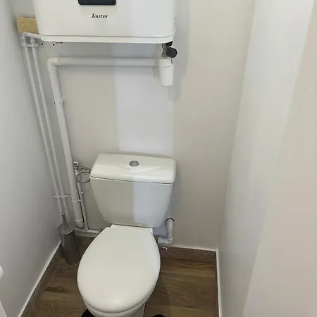 2 Pieces A *